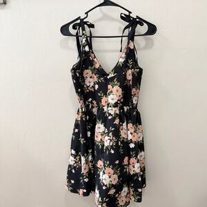 Women’s Old Navy Black Peach Floral Mini Dress Sz S NWT V-Neck